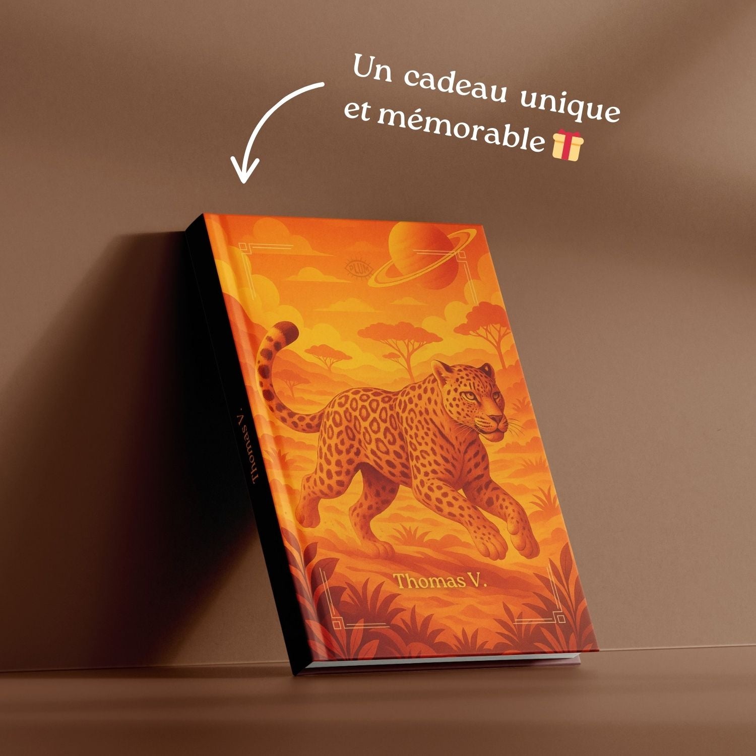 Astrobook Plumastro personnalisé avec couverture astrologique unique représentant un animal totem jaguar, un cadeau astro original et mémorable