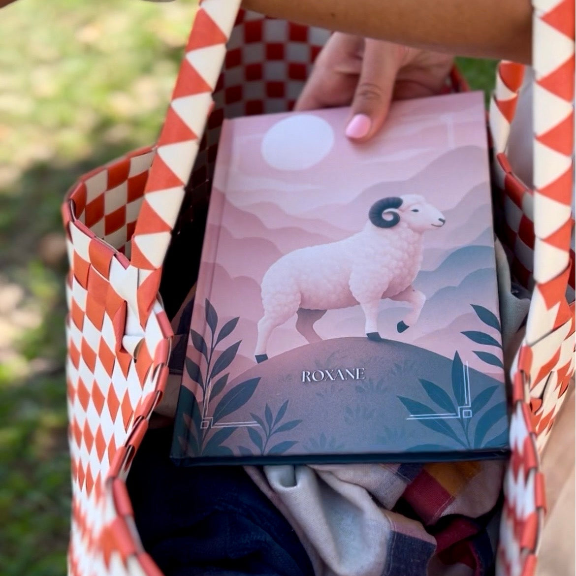 Livre d’astrologie personnalisé – couverture artistique pour animal totem mouton, parfait comme cadeau unique